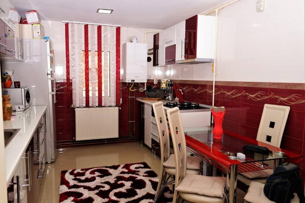 Home Away From Home Petrila ภายนอก รูปภาพ